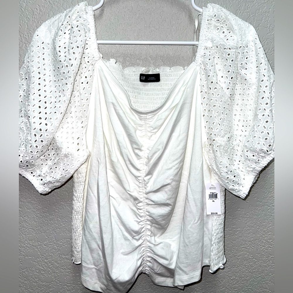 NWT GAP Eyelet Scrunch top with Puff Sleeves